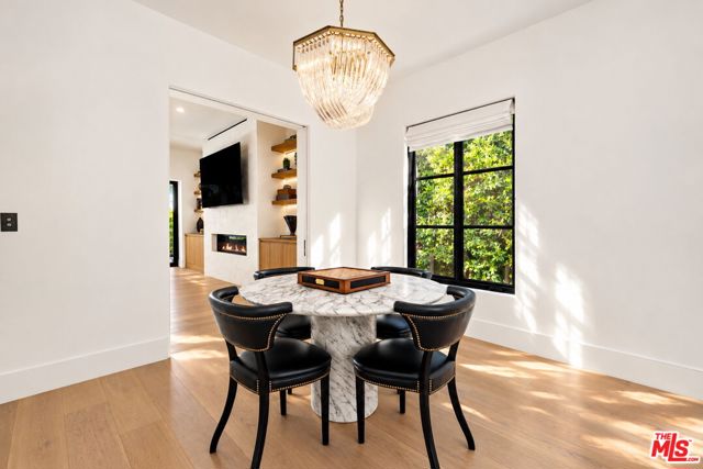 8 Oakmont Drive, Los Angeles CA: https://media.crmls.org/mediaz/d2e0200b-a0b2-4840-a657-f6b70f60b19c.jpg