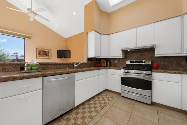 109 Deer Spring Way, Palm Desert, CA 92211