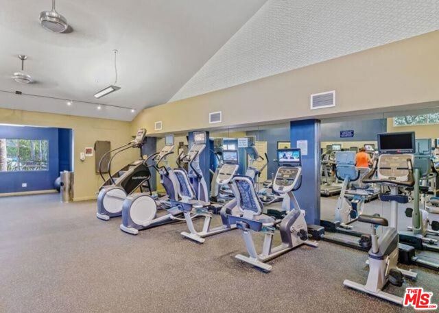 5530 Owensmouth Avenue, Woodland Hills CA: https://media.crmls.org/mediaz/d2e04df8-f5f5-4bc7-8c22-654079c05933.jpg