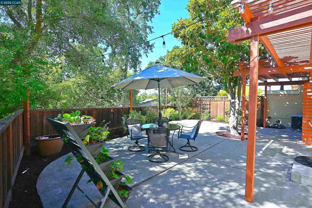 1084 Southdown Court, Walnut Creek CA: https://media.crmls.org/mediaz/d2e0d854-57c0-4ce5-81f9-9545670eb58d.jpg
