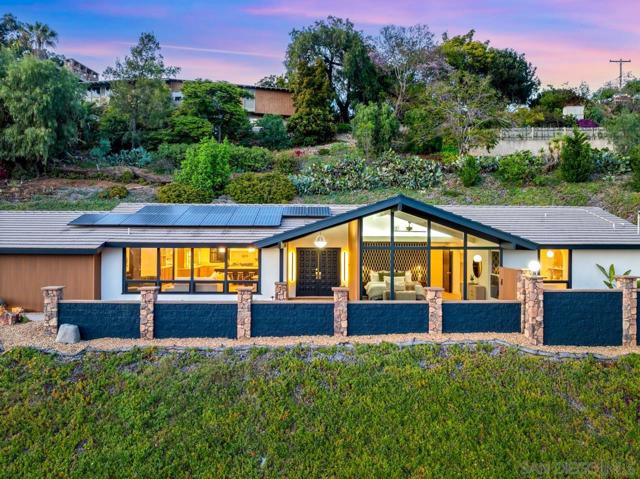 4911 Beaumont Dr, La Mesa CA: https://media.crmls.org/mediaz/d2e17c67-184a-436c-9c44-55afbfd0aa74.jpg