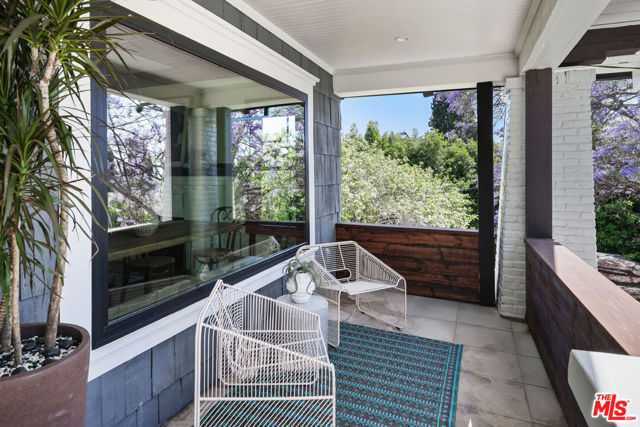 1644 Golden Gate Avenue, Los Angeles CA: https://media.crmls.org/mediaz/d2e17cc3-06e1-4b02-b49f-146cda0bbdbf.jpg