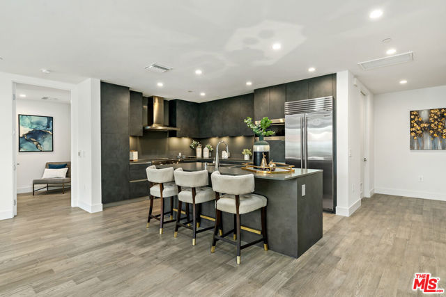 728 N Sweetzer Avenue, West Hollywood CA: https://media.crmls.org/mediaz/d2e196a0-9d07-4c25-a9ea-492312b694e5.jpg