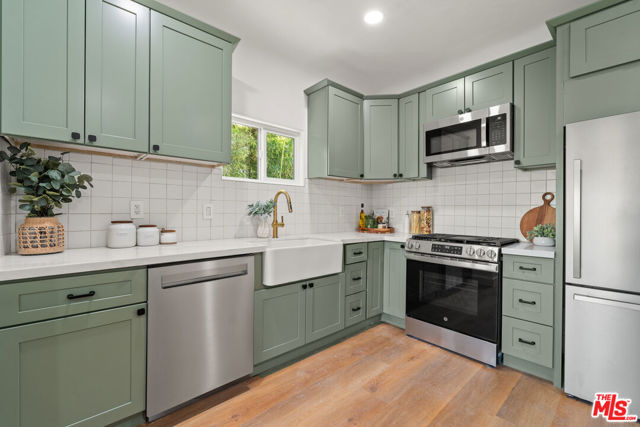 509 N Hobart Boulevard, Los Angeles CA: https://media.crmls.org/mediaz/d2e32f35-f075-4327-a90e-fdf12c5e65ae.jpg