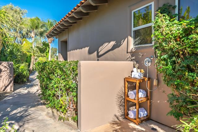 261 Loch Lomond Road, Rancho Mirage CA: https://media.crmls.org/mediaz/d2e351f1-e838-48ea-9fdb-2c8a4b514857.jpg