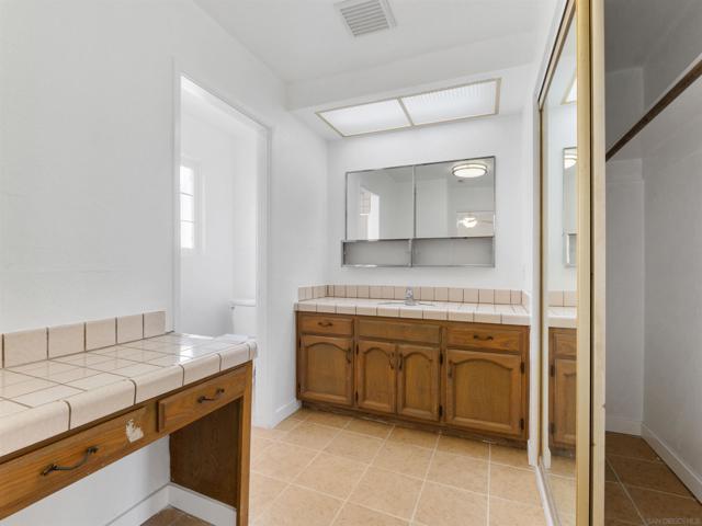 1621 Lilac, Ramona CA: https://media.crmls.org/mediaz/d2e36dd4-c7c2-4157-8241-1332701386f9.jpg