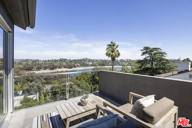 2264 Moreno Drive, Los Angeles CA: https://media.crmls.org/mediaz/d2e36ec8-95cd-4d02-b865-2f760d77db47.jpg