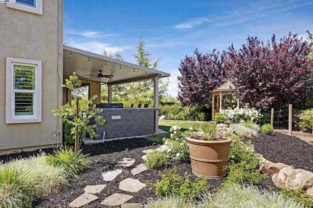 3838 Santa Fe Lane, Tracy CA: https://media.crmls.org/mediaz/d2e3937f-6af0-4772-b91a-9695de0fa036.jpg