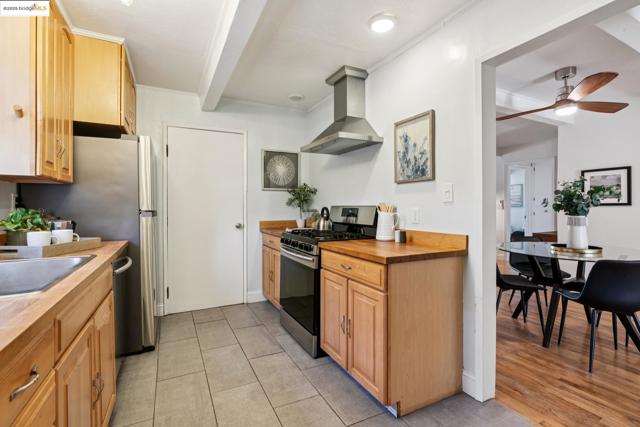 1865 Overhill Rd, Concord CA: https://media.crmls.org/mediaz/d2e43729-a928-4f36-b283-6c1e40128a02.jpg