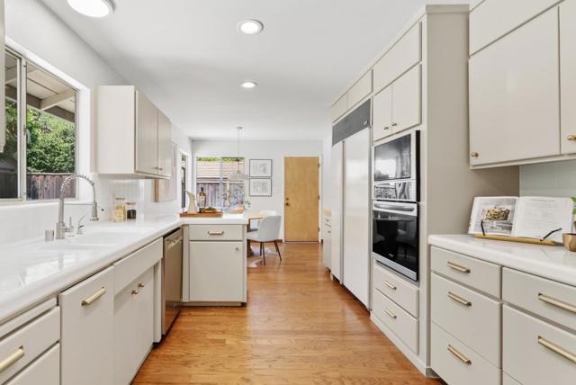 2050 Wooded Glen Drive, Los Altos CA: https://media.crmls.org/mediaz/d2e48321-96d8-4139-b0dc-a26bfd341c26.jpg