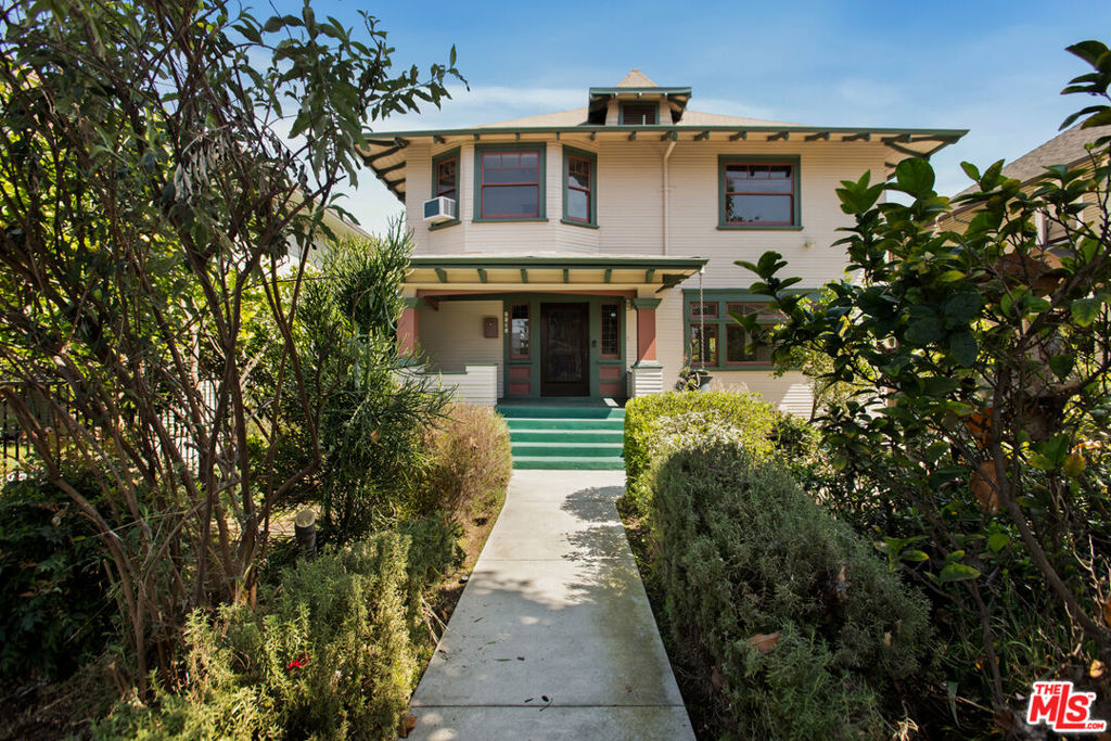 2302 S BUDLONG Avenue
