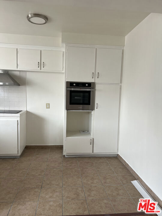 620 Edgewood Street, Inglewood CA: https://media.crmls.org/mediaz/d2e4def1-2e38-479a-85fb-f0d015c56121.jpg