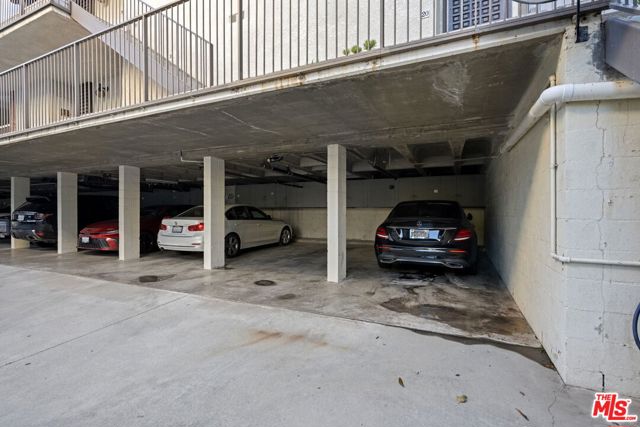 5951 Canterbury Drive, Culver City CA: https://media.crmls.org/mediaz/d2e5af94-13d3-4a4c-8559-0ab4823d89ed.jpg