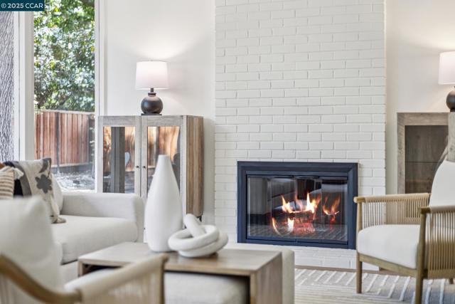 243 Santa Fe Dr, Walnut Creek CA: https://media.crmls.org/mediaz/d2e5eba9-8065-4779-9342-3eba9fcd5882.jpg
