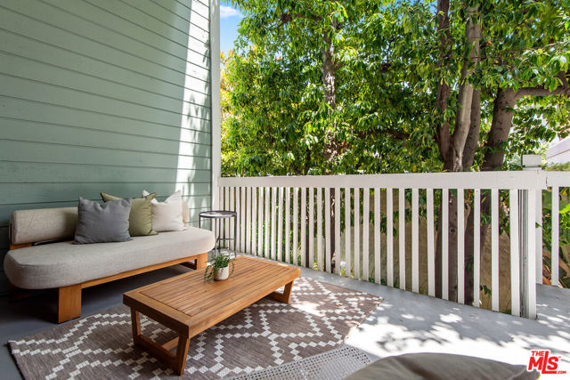 3516 Via Dolce, Marina del Rey CA: https://media.crmls.org/mediaz/d2e641b7-1717-4ff1-a997-4152fb8eda37.jpg