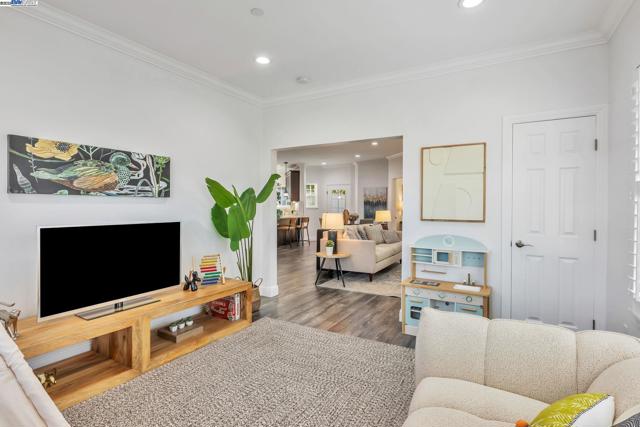 4597 Edwards Ln., Castro Valley CA: https://media.crmls.org/mediaz/d2e6527c-11c8-46bf-b90c-3ddab0edac30.jpg