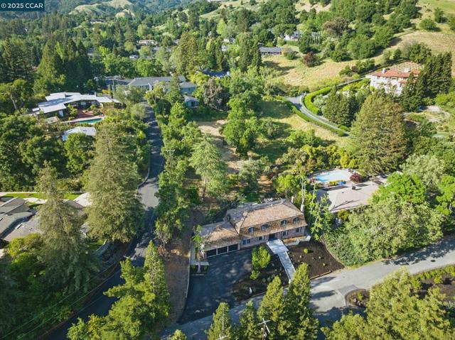 3938 Los Arabis Dr, Lafayette CA: https://media.crmls.org/mediaz/d2e657fe-5a86-48a3-b1e2-07ca1d92c092.jpg