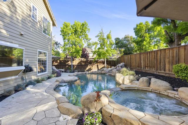 304 AVONDALE LANE, Livermore CA: https://media.crmls.org/mediaz/d2e69269-5971-4ef3-a541-6a891b8fb539.jpg