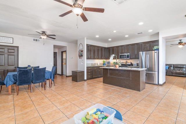 400 Colt Street, San Jacinto CA: https://media.crmls.org/mediaz/d2e70ccf-7474-4aa1-b0f5-a406823e2ff7.jpg