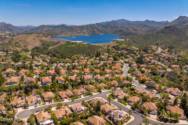32711 Wellbrook Drive, Westlake Village CA: https://media.crmls.org/mediaz/d2e76b55-76af-427e-8794-d9937ad7d727.jpg