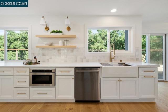 374 James Bowie Ct, Alamo CA: https://media.crmls.org/mediaz/d2e8e8cb-7e96-4d44-9583-795a9e9b9a0c.jpg
