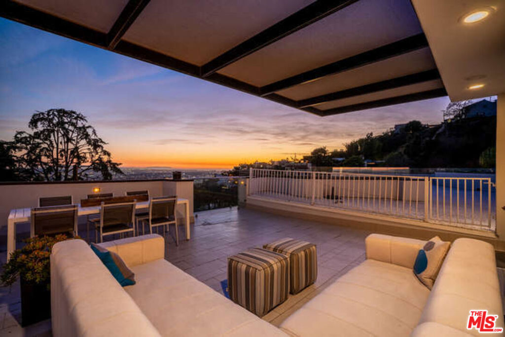 1614 Sunset Plaza Drive, West Hollywood, CA 90069