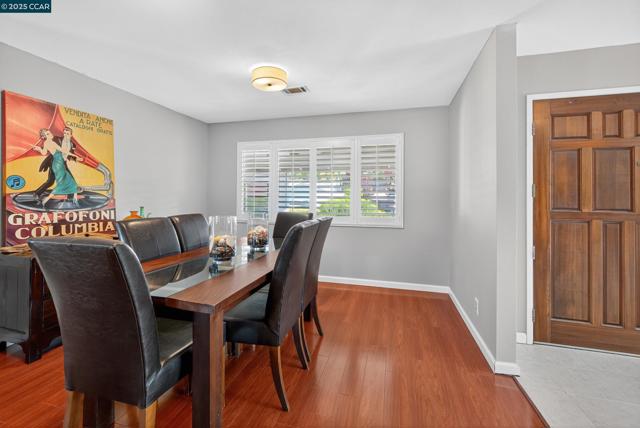 2173 Madrone Dr, Fairfield CA: https://media.crmls.org/mediaz/d2e9db8d-11c4-4b89-9b7b-dbc3d518353e.jpg