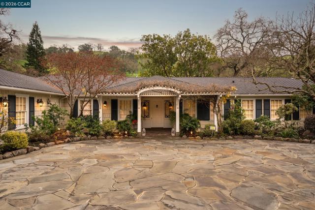 1720 Alameda Diablo, Diablo CA: https://media.crmls.org/mediaz/d2e9fdcc-a126-45a7-9742-2d0d999e9085.jpg