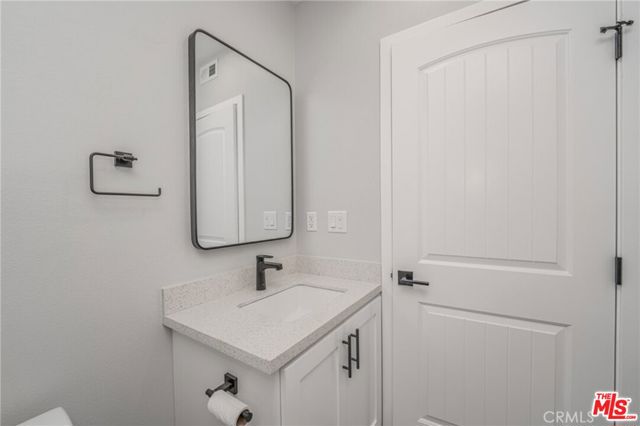 433 W Gage Avenue, Los Angeles CA: https://media.crmls.org/mediaz/d2ea68b9-6f3c-4bd5-ba51-769e14faeb65.jpg