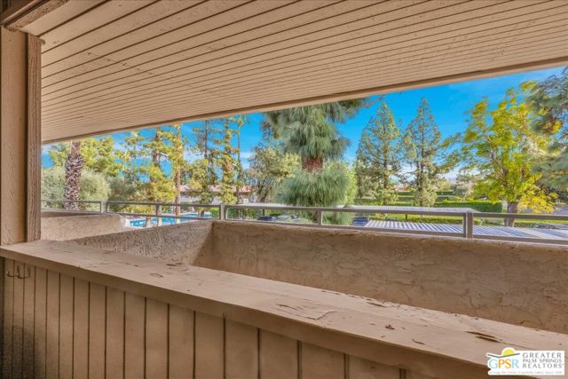 2860 N Los Felices Road, Palm Springs CA: https://media.crmls.org/mediaz/d2eaa8c9-4311-44d4-a5b5-8e5f7b72e020.jpg