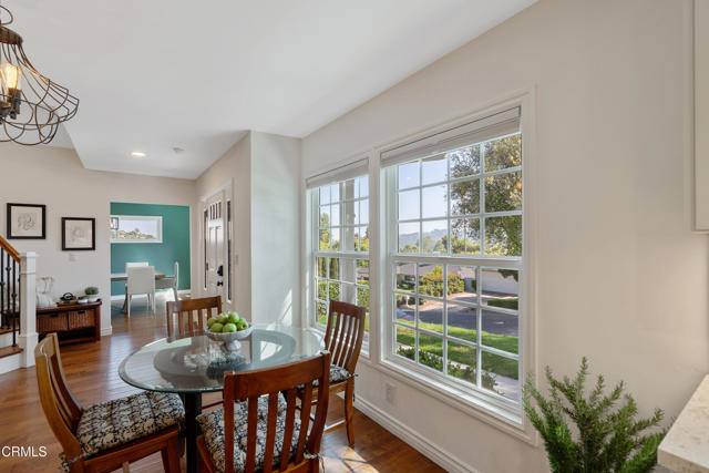 519 Paulette Place, La Canada Flintridge CA: https://media.crmls.org/mediaz/d2eac1a2-73a0-4522-92a0-11d4ff03a7f5.jpg