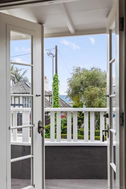 5839 Camino De La Costa, La Jolla CA: https://media.crmls.org/mediaz/d2eb62b5-8a07-4d1d-9c4d-e5d65c184fec.jpg