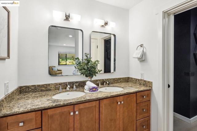 128 Alamo Sq, Alamo CA: https://media.crmls.org/mediaz/d2eb96da-bfb5-4ca9-ab27-347c46fb328e.jpg