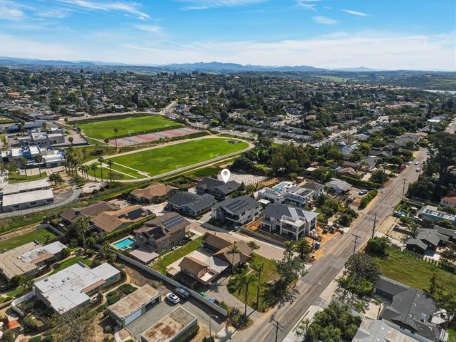 Detail Gallery Image 8 of 33 For 3780 82 Highland Dr., Carlsbad,  CA 92008 - 6 Beds | 6/1 Baths