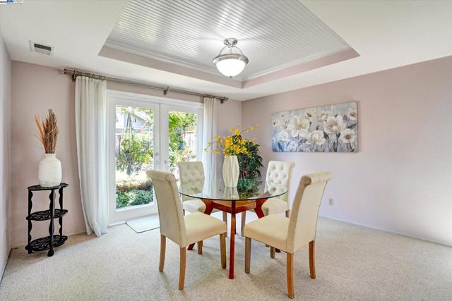 37 Clipper Drive, Alameda CA: https://media.crmls.org/mediaz/d2ebd815-575a-4de2-b28a-6edb34095e23.jpg