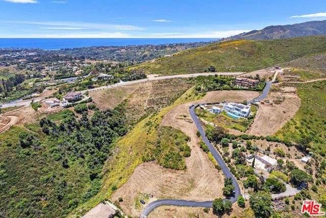 1 Via Acero Street, Malibu CA: https://media.crmls.org/mediaz/d2eceeb4-fd73-4fe0-9a18-20f0dc98594a.jpg