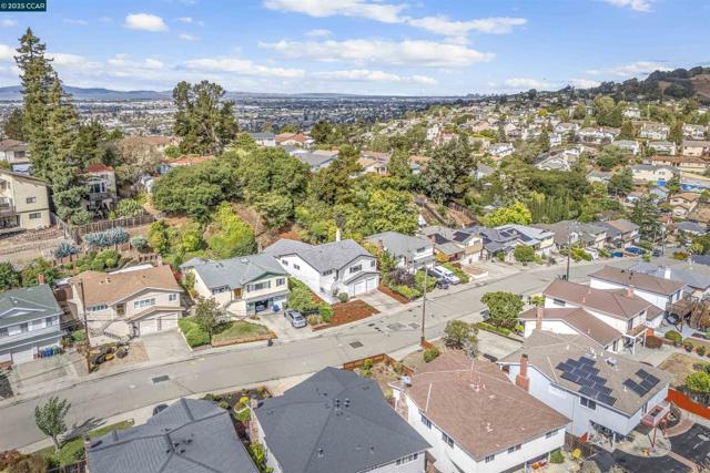 16639 Selby Dr, Castro Valley CA: https://media.crmls.org/mediaz/d2ecf8b1-e8e3-43ca-aed6-8077d8223e2a.jpg