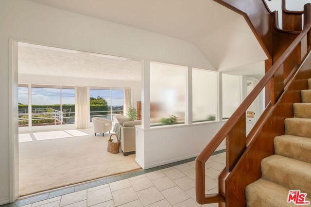 810 Franklin Street, Santa Monica CA: https://media.crmls.org/mediaz/d2edac86-caf5-4315-97b4-c4fd01ad606e.jpg