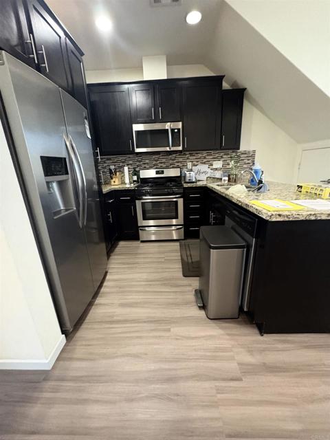 5427 SAN ROBERTO, San Diego CA: https://media.crmls.org/mediaz/d2eddb56-ddc7-44aa-af33-88bd9bb68d70.jpg