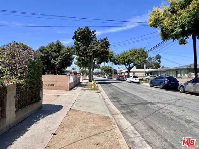 3704 W 111th Place, Inglewood CA: https://media.crmls.org/mediaz/d2ede2d5-edb6-4b5f-9665-cb45d859c417.jpg