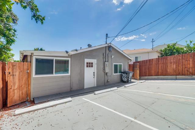 3082 Island Ave, San Diego CA: https://media.crmls.org/mediaz/d2ee1155-83c0-417a-ac15-23ce67d1ac48.jpg
