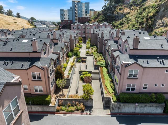 341 Stoneridge Lane, San Francisco CA: https://media.crmls.org/mediaz/d2ee4ce9-fe68-4d36-92fa-83027407c107.jpg