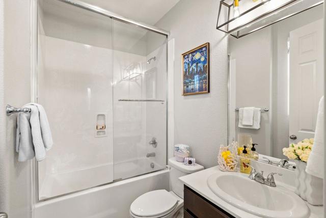 1070 S Atwood Court, Mountain House CA: https://media.crmls.org/mediaz/d2eecb1b-1fa8-4766-ad0c-f37e4aaeb317.jpg