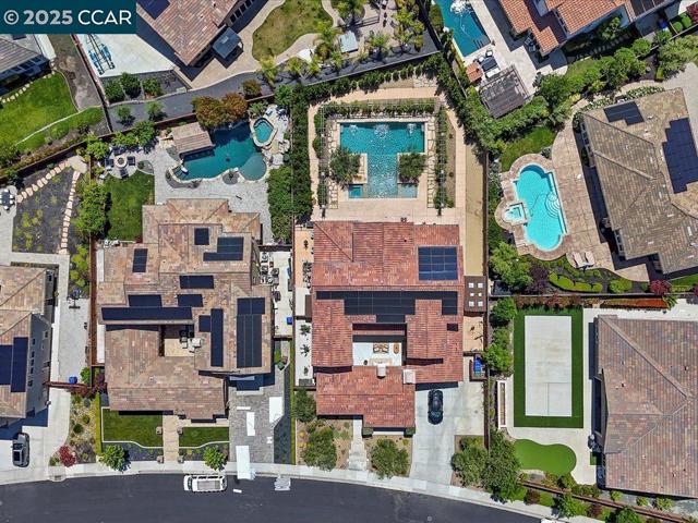 1927 Vintage Cir, Brentwood CA: https://media.crmls.org/mediaz/d2ef37cf-9fb6-4bf5-a669-62c6fe7895ff.jpg