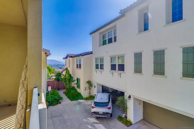 1721 Cripple Creek, Chula Vista CA: https://media.crmls.org/mediaz/d2ef3db7-fd77-46f3-8f00-af6bfb360591.jpg