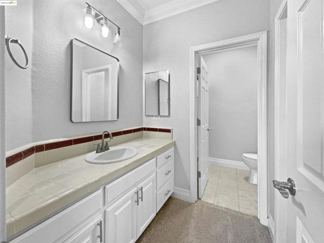 1127 Santa Margherita Way, Brentwood CA: https://media.crmls.org/mediaz/d2efa3ad-0483-42d2-a7e7-be4c1d39fd1f.jpg