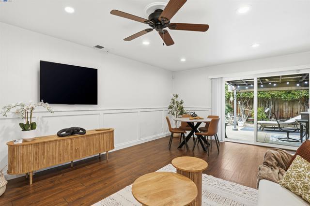 4490 Buckthorn Ct, Concord CA: https://media.crmls.org/mediaz/d2f101c8-976e-446b-b30b-c3ba28b3d749.jpg