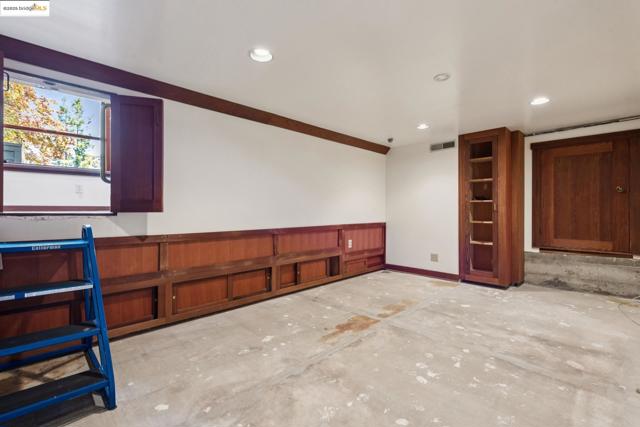 737 Woodhaven Rd, Berkeley CA: https://media.crmls.org/mediaz/d2f11faa-1c78-4550-8316-bea379cf7086.jpg