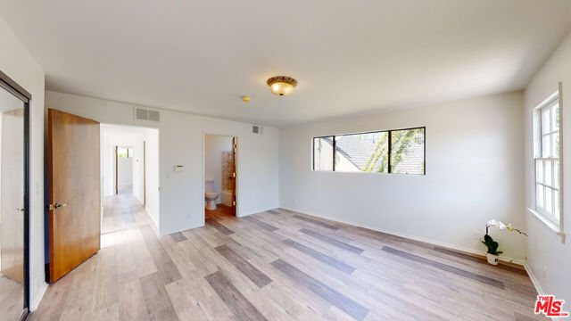 525 N Rexford Drive, Beverly Hills CA: https://media.crmls.org/mediaz/d2f187ce-ec37-4570-ac88-166acec3e795.jpg