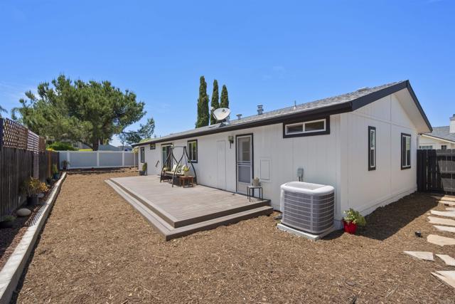 8620 Atlas View Drive, Santee CA: https://media.crmls.org/mediaz/d2f21b8d-d8d9-489f-9321-26cafa1cf160.jpg